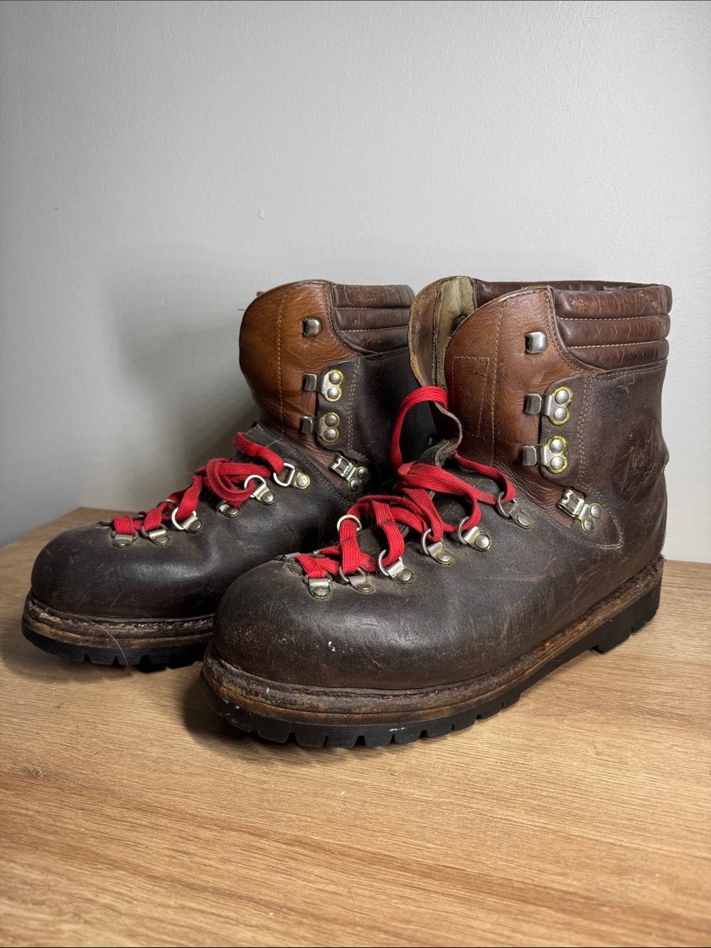 Lowa Vintage Brown All Leather Hiking Boots Size 10